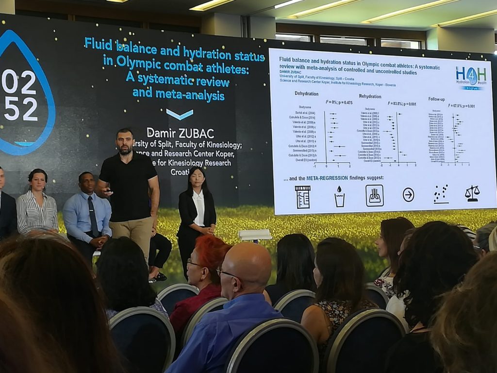 Dr. Zubac med predstavitvijo